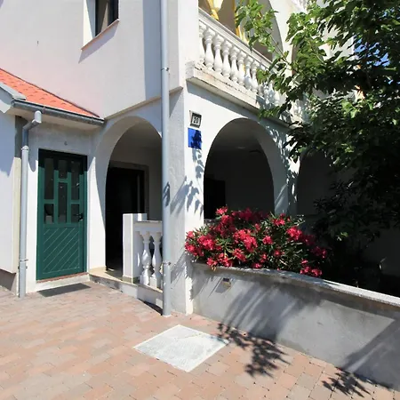 Frideric Apartment *